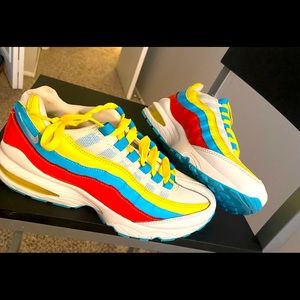 Nike Air Max 95 GS size 7Y= 8 1/2 women